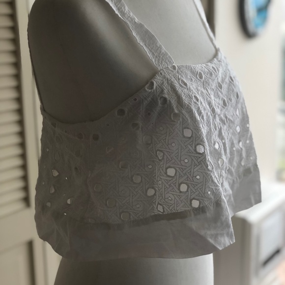 Free People Tops - 3/25 🌺Free People - white eyelet cropped top